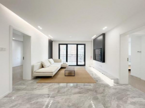 Eastern Hub - Jing'an Temple Branch Art Spacious 3-Bedroom, Sunny House with 2 Balconies